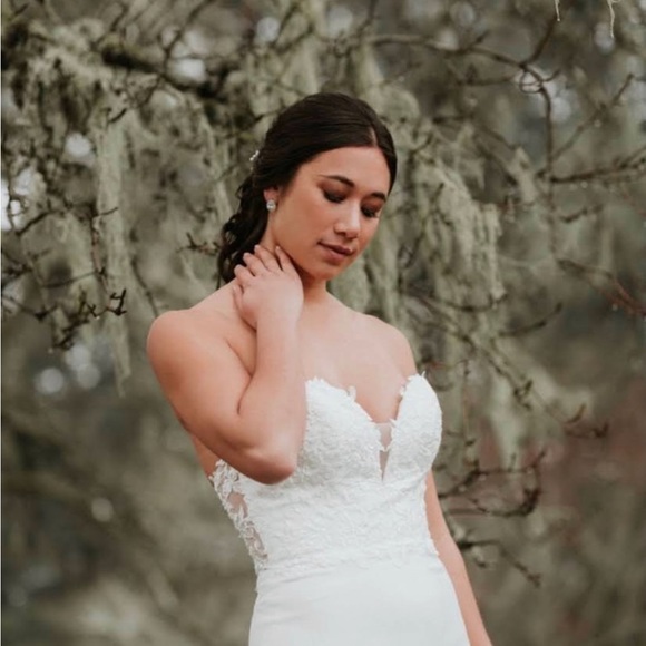 Never worn, only tried on. Immaculate condition -Ivory in color-size 8 - Picture 3 of 5